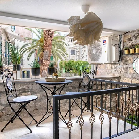 Hrpina Heritage House I Pensión 3*